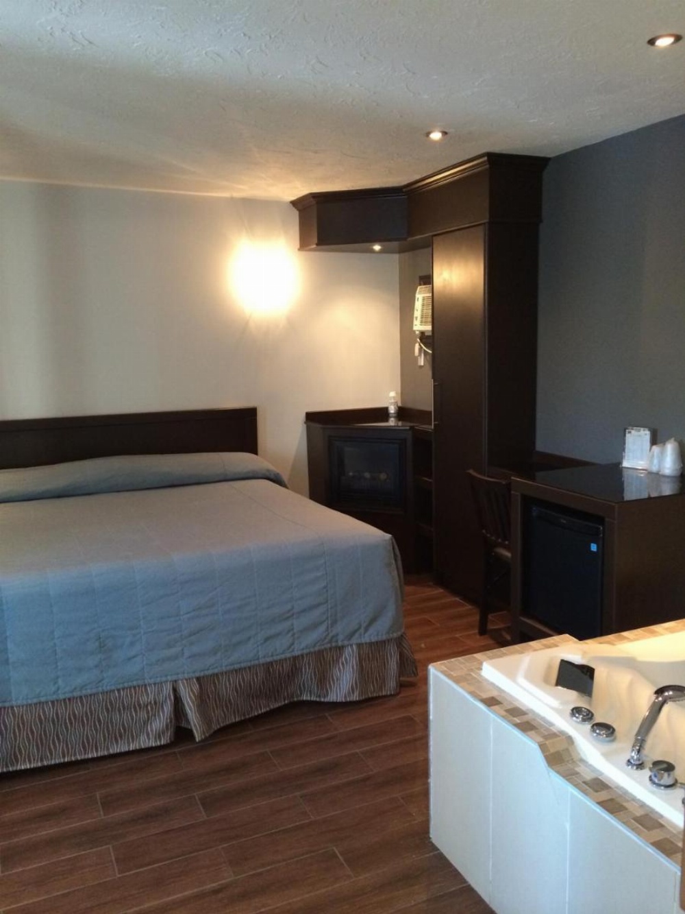 Room image 4